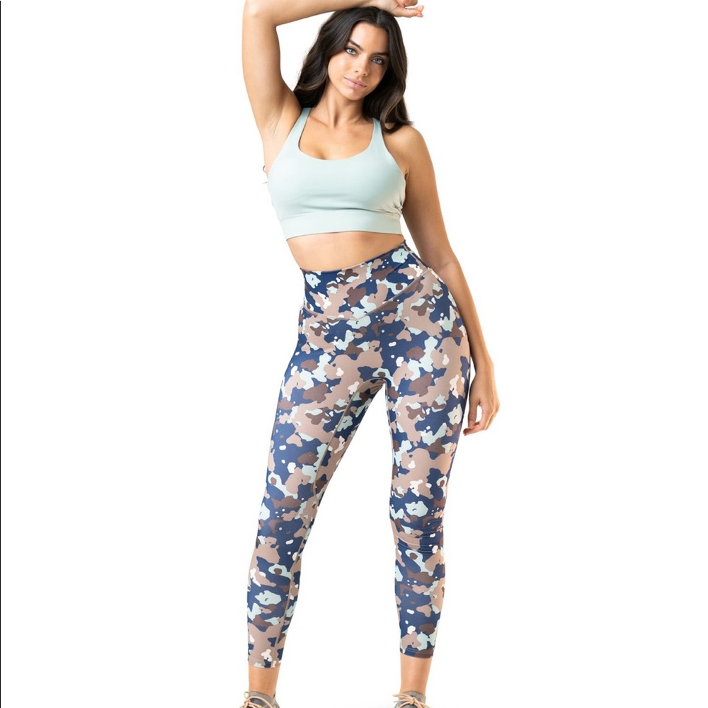 Balance Athletica Ascend leggings in Ocean Breeze